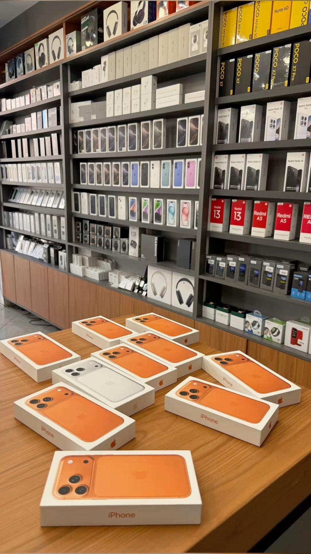 谁还没抢降价版的iPhone 17？很多人以为中端安卓持续走强，苹果中端市场份额