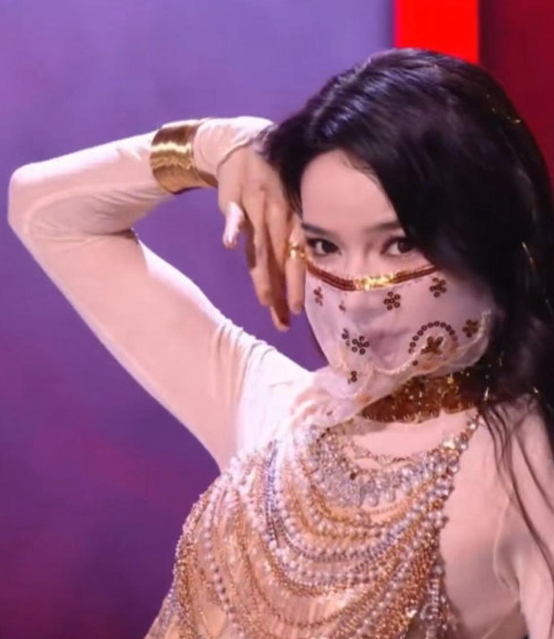 唱得好的留不下，留得下的唱不好，哪怕是拿出直播这个噱头来，票数还是这么离谱。
而