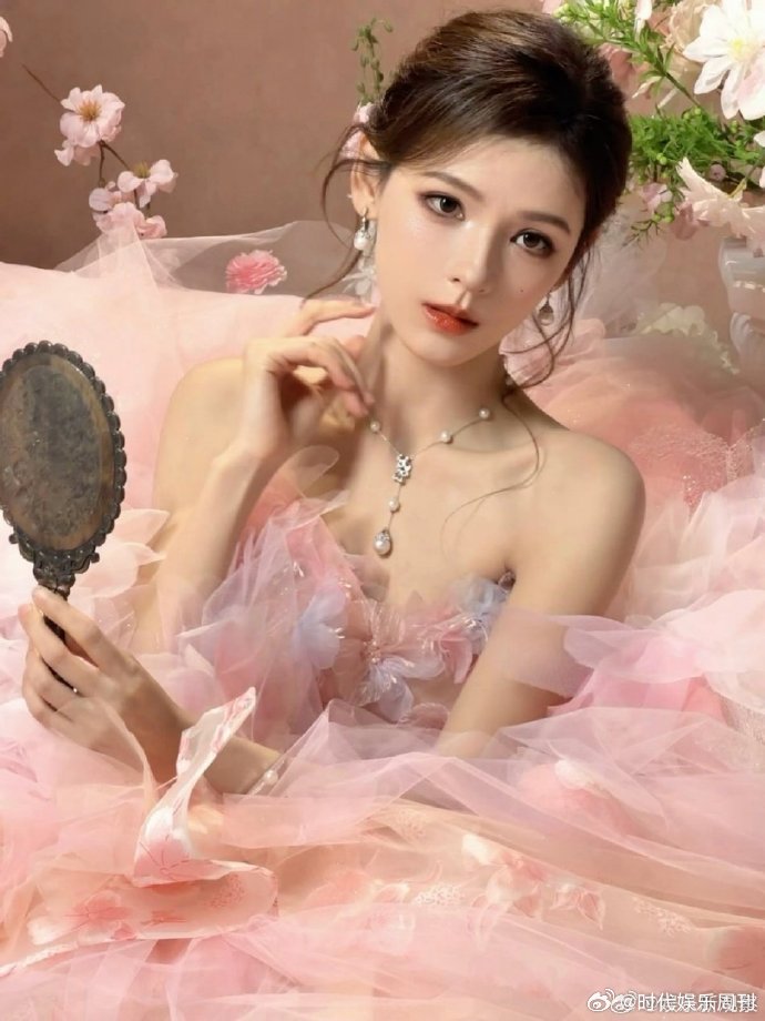 张予曦 这次别脸红张予曦和粉丝拍的转场视频又美又萌说的就是吧！和粉丝拍转场视频的