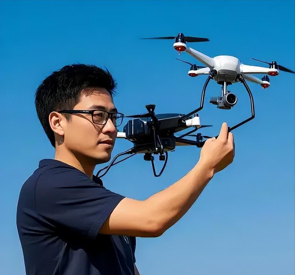 900万广告拍成公费旅游！大疆贪腐损失10亿背后，汪滔消失十年揭露中国企业管理最