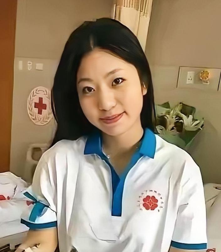 泪目！2024年，杭州21岁女孩在一家公司实习，突然向老板请假十天，老板怒气冲冲