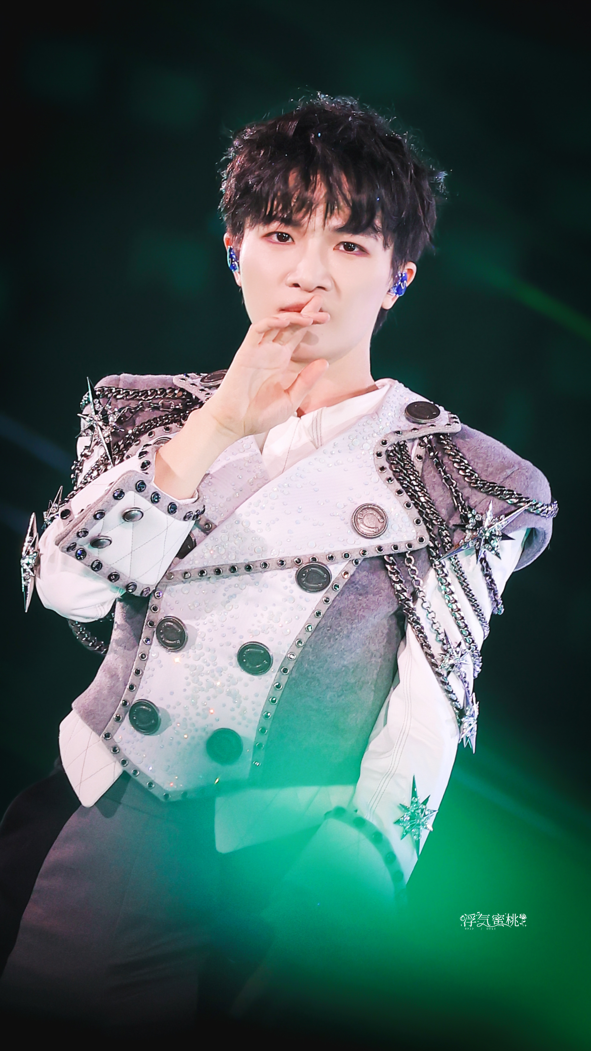 周深  你就像那夏天里滴一把火🔥📷 20260516 「深深的」 苏州站 D