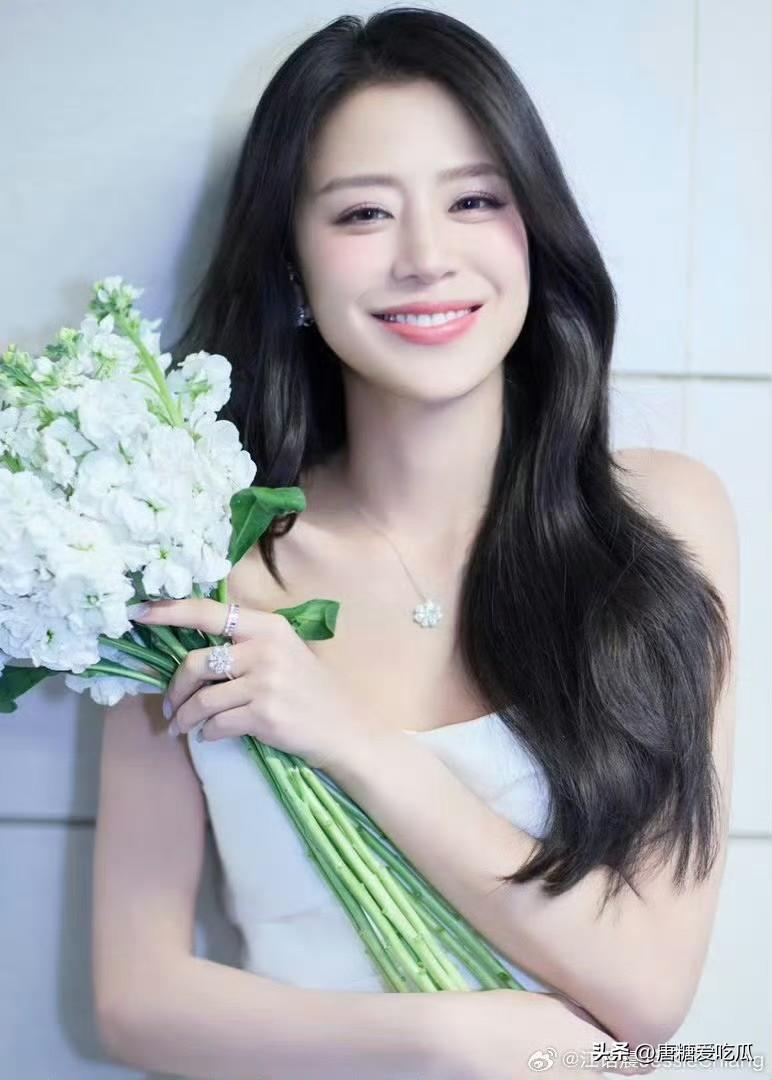 天呢，陈少荣竟然是周杰伦
据说周杰伦为了给江语晨写歌改名陈少荣，2008年之际，