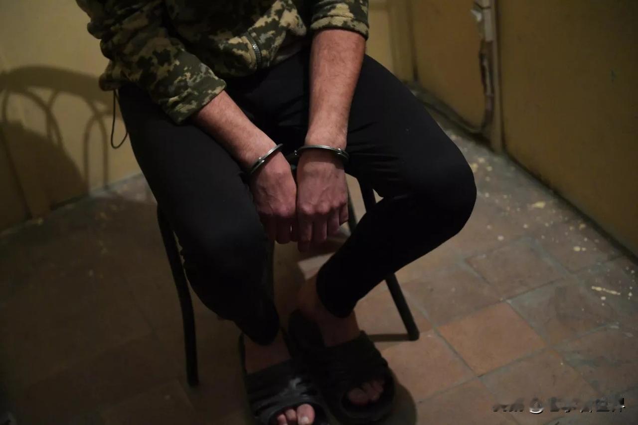 【一名被俘的乌克兰士兵因俄罗斯军人提供面包而感动落泪】
莫斯科时间2026年6月