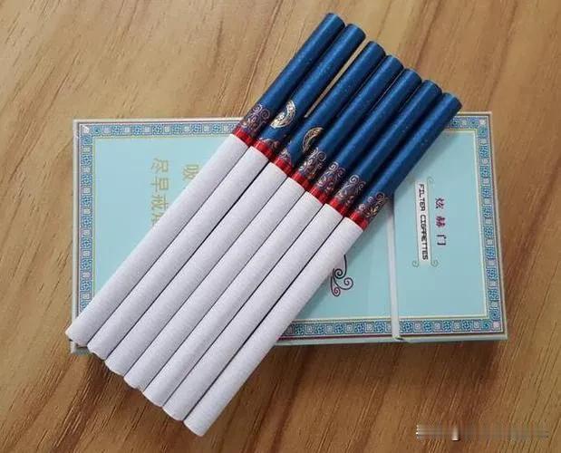 我不抽烟，也不能算完全不抽，有时候是闲着没事儿买一盒过过瘾。但是我都是吸到嘴里不