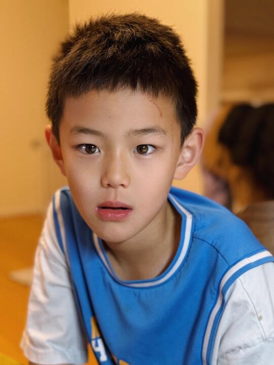 脸是姐姐给挠的