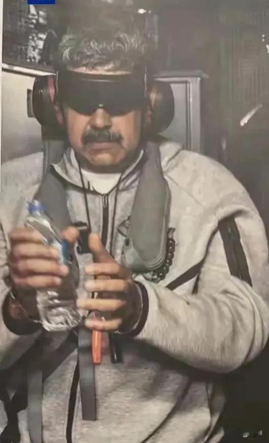 不去还好，这下我们前脚刚走，马杜罗后脚就被美国从睡梦中直接抓捕了。
由此可见，委