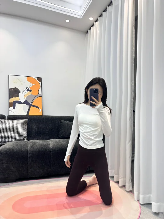 姐妹们要的白色长袖做出来啦，39💰是真显瘦