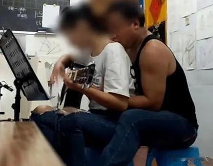 太可恨了，亲妈引狼入室，13岁女儿被祸害了整整小半年！山西，杨某带着13岁女儿搬