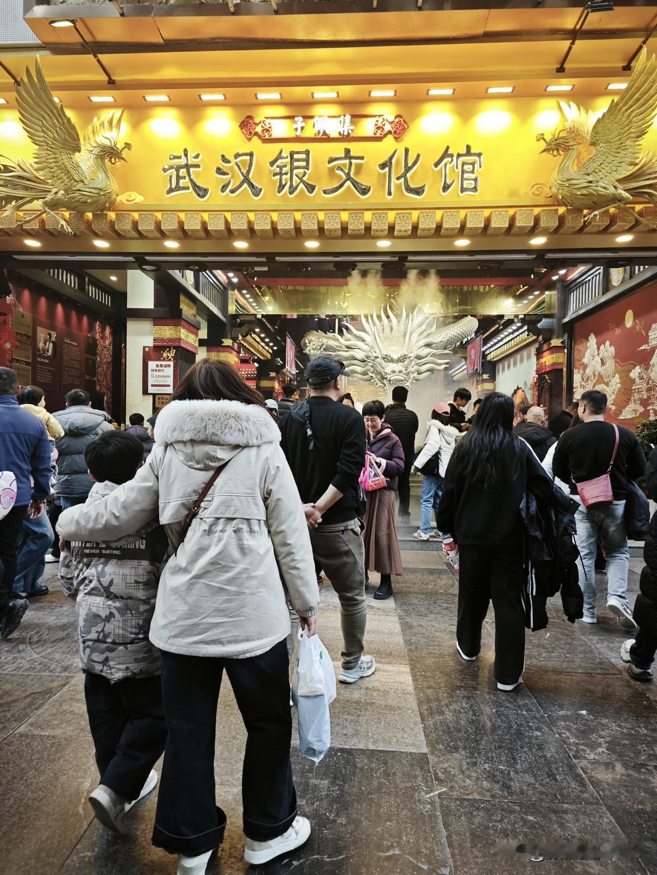 年少总盼着把日子过成满分答卷，要风光要圆满，走了半程才懂，那些没考上的试、没留住