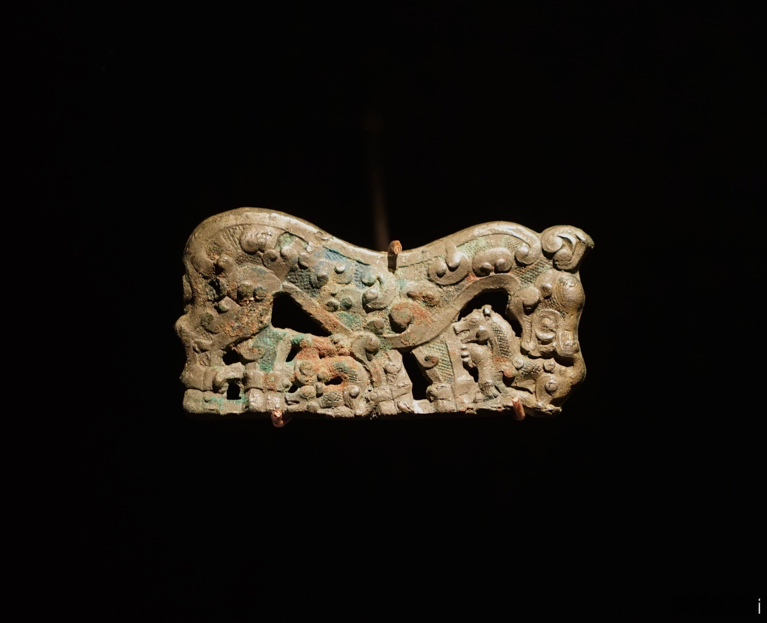 这周去看上博的新展“华彩六盘”，见到了一直想去固原看的李贤墓鎏金银壶和史氏家族墓