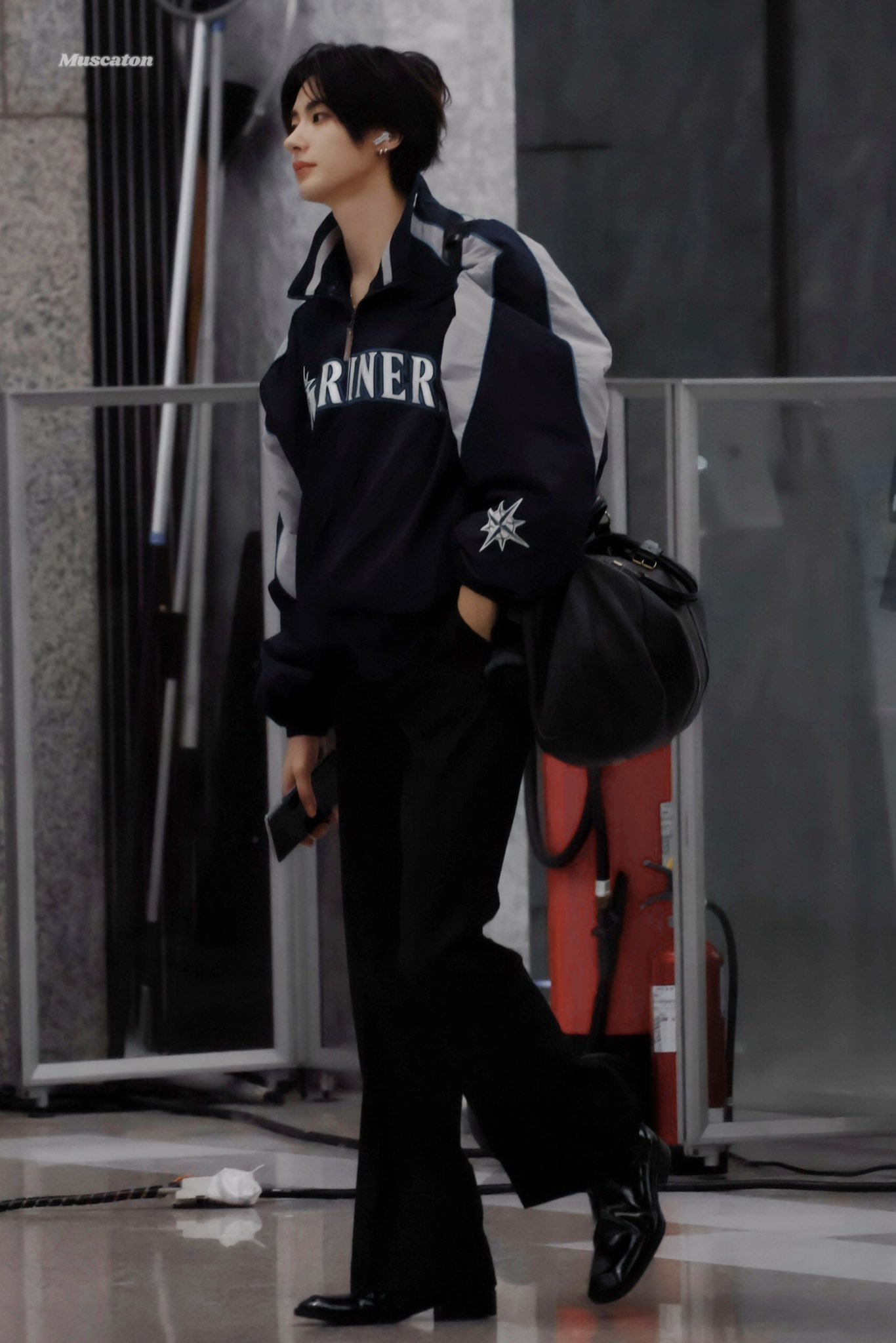 李灿荣 推热转中的184 ANTON，迷人的身材比例 。 