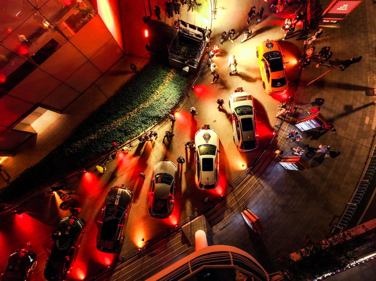 喜欢搞事情“造赛道”的奥迪，又玩儿了一把大的，继“空中赛道”“海上赛道”“折叠赛