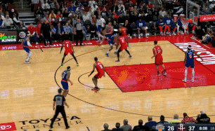火箭三大新星上演经典“反击战”，39-26领先尼克斯13分！
北京时间2月13日