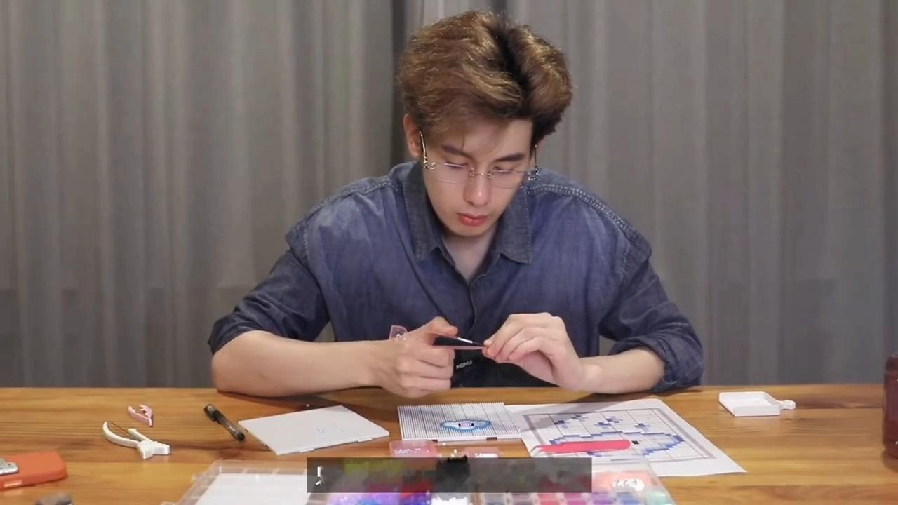 胡先煦看了给阿嬷的情书胡先煦推荐给阿嬷的情书胡先煦真情实感安利《给阿嬷的情书》，