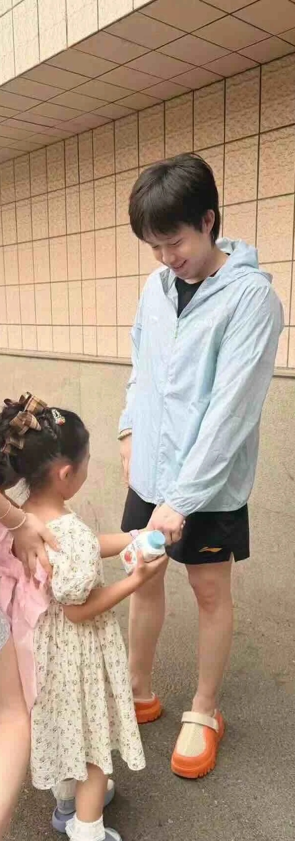楚钦哥哥，可以牵我的手吗王楚钦狮友会