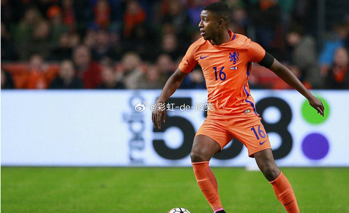 中国2-0击败的库拉索队中此役的首发门将鲁姆，曾经在15-17年和张玉宁在维特斯