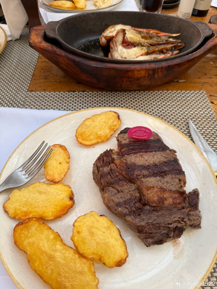 吃点好的！Knight赛后更博晒巴西当地美食照：吃饭吃饭