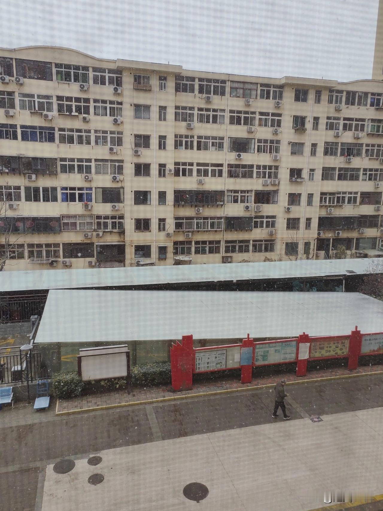 今天是2025年12月12日，星期五。2025年已经到了年末了，还有20天就要迎