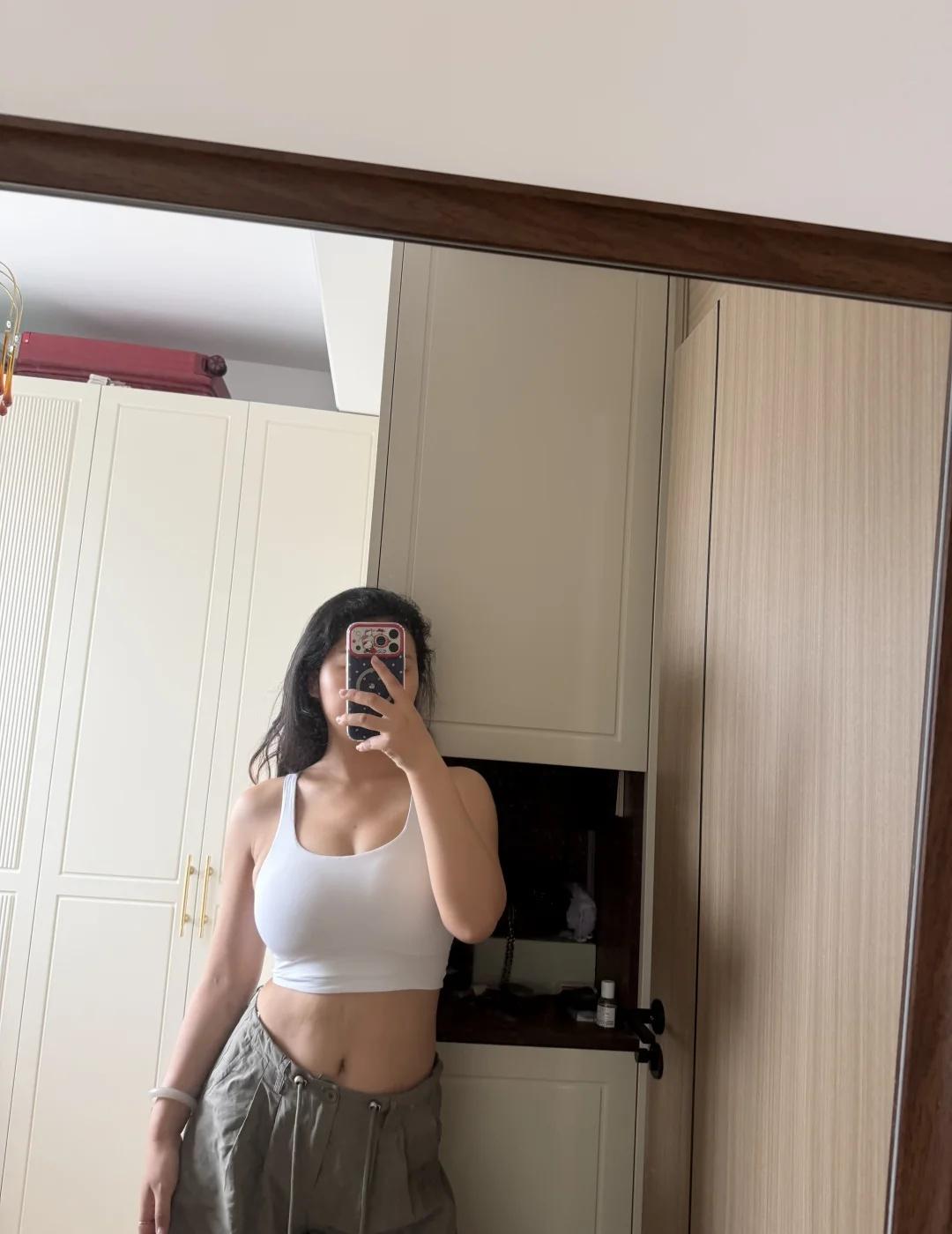 运动女孩儿的对镜自拍
一累就瘦的完美体质[大笑]
