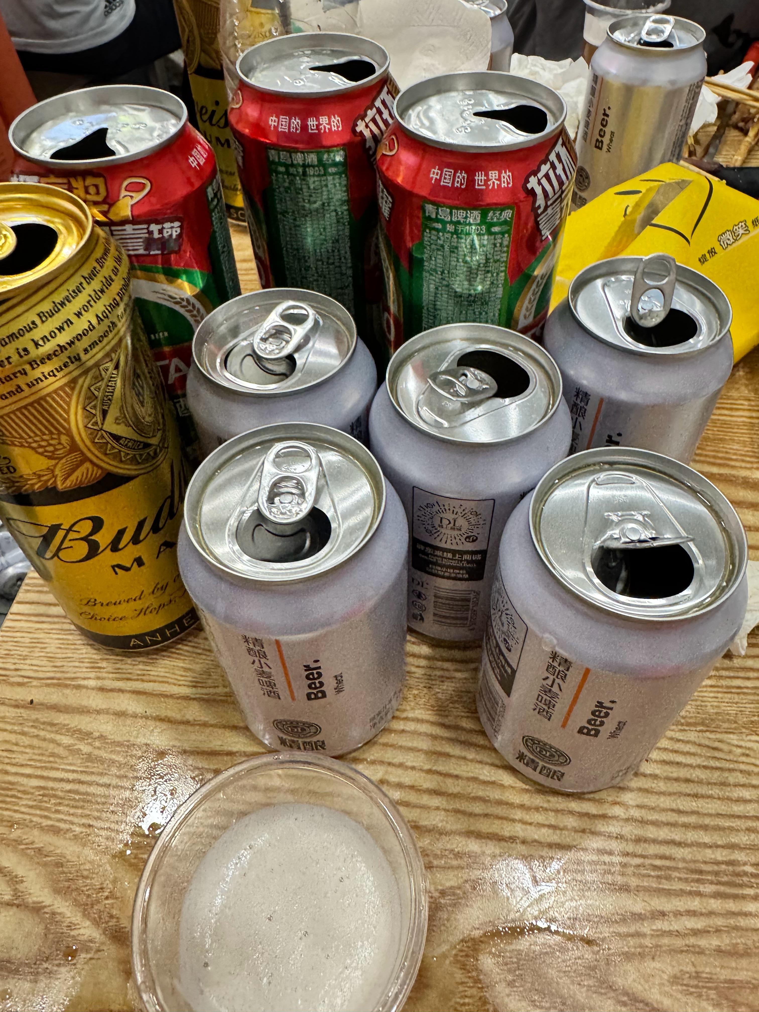 我就这几瓶的酒量，虽然不是很多，但是可以放倒很多广东的同事，这够用了 ​​​