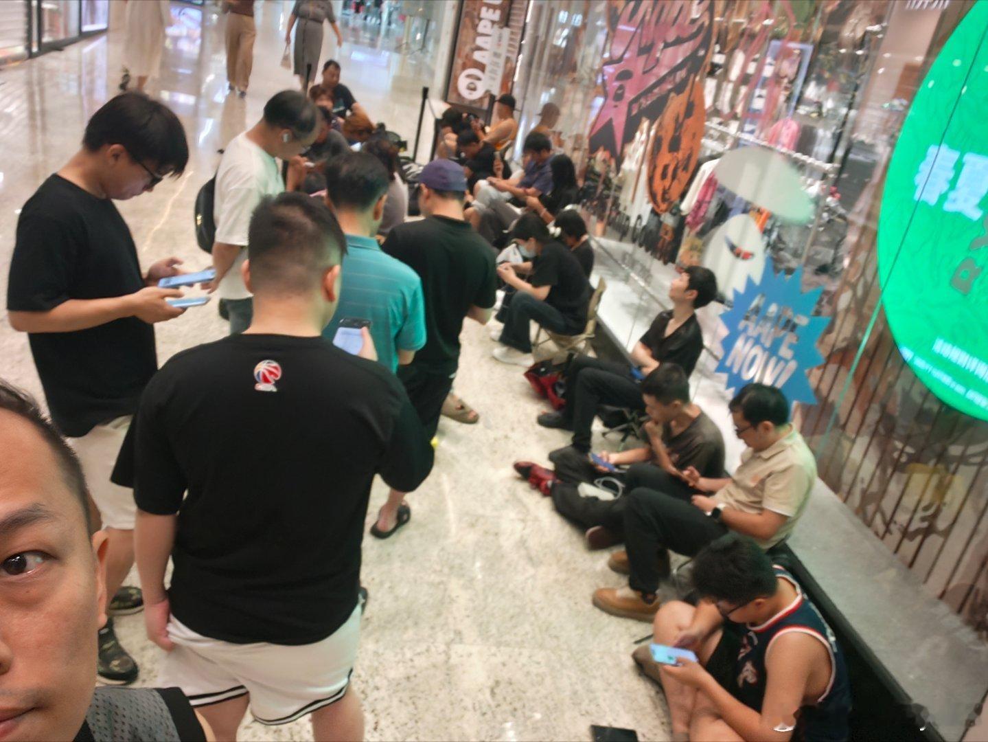 周末的一早…参与了一场大型群众社会性活动体验与考察… 广州·万菱汇