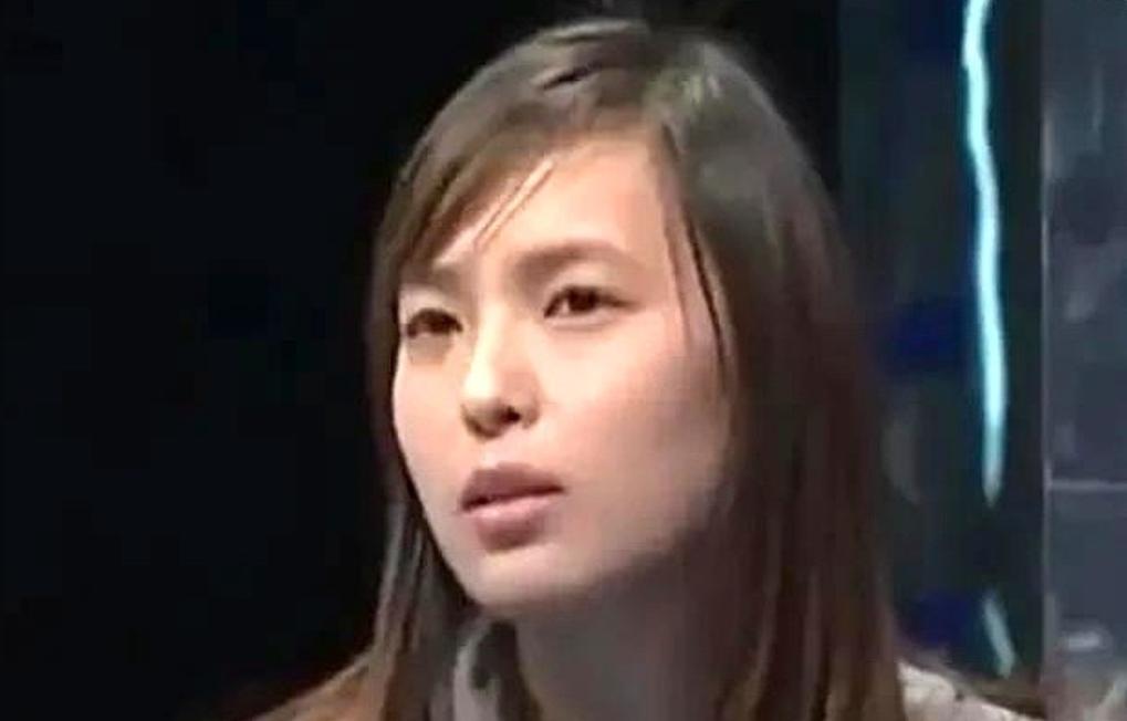 一女子嫌自己的丈夫无能，抛下两岁女儿跟着一个日本人走了，20几年后，女儿马上就要