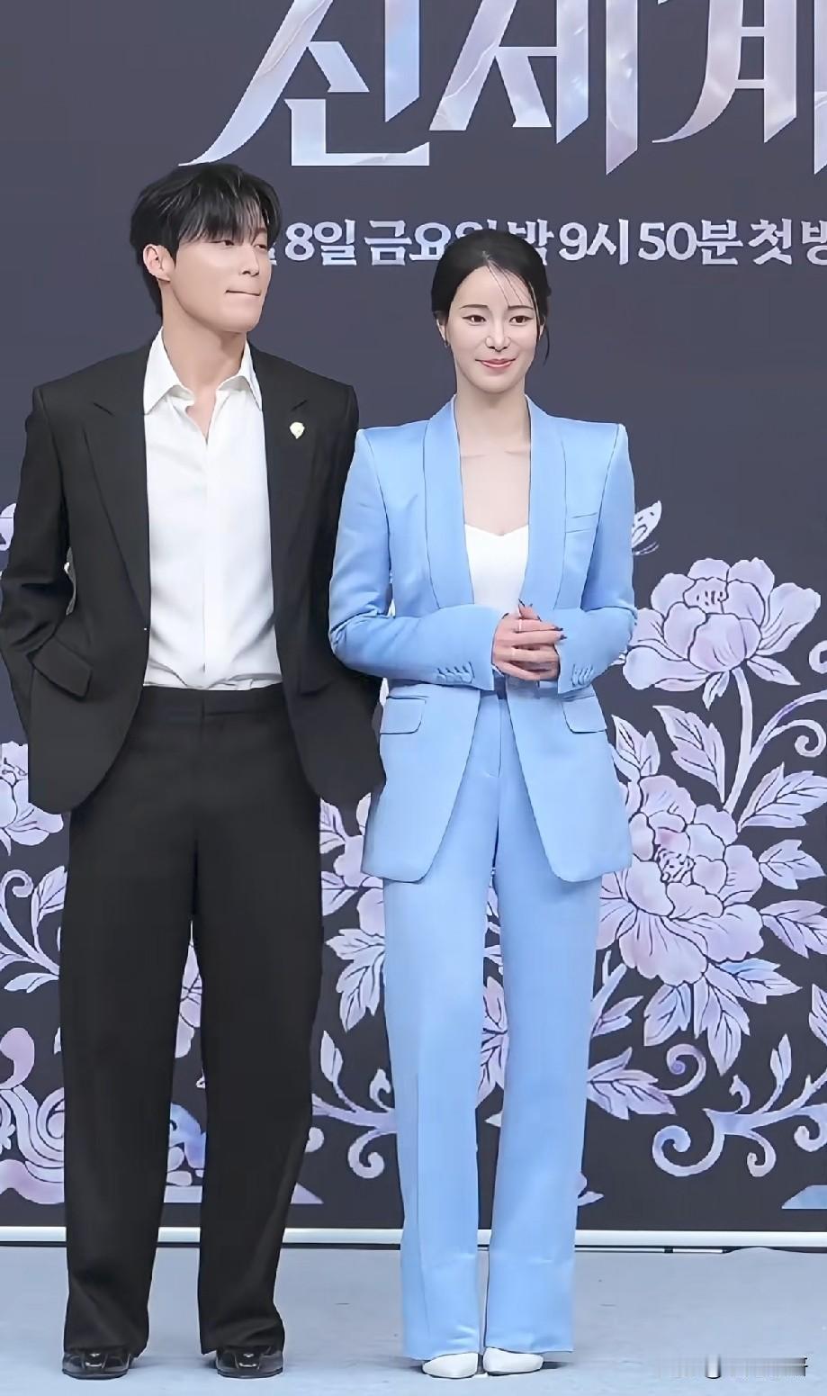 韩媒炸锅！林智妍新剧发布会生图，和男主同框状态引争议
 
林智妍最新韩剧《新世界