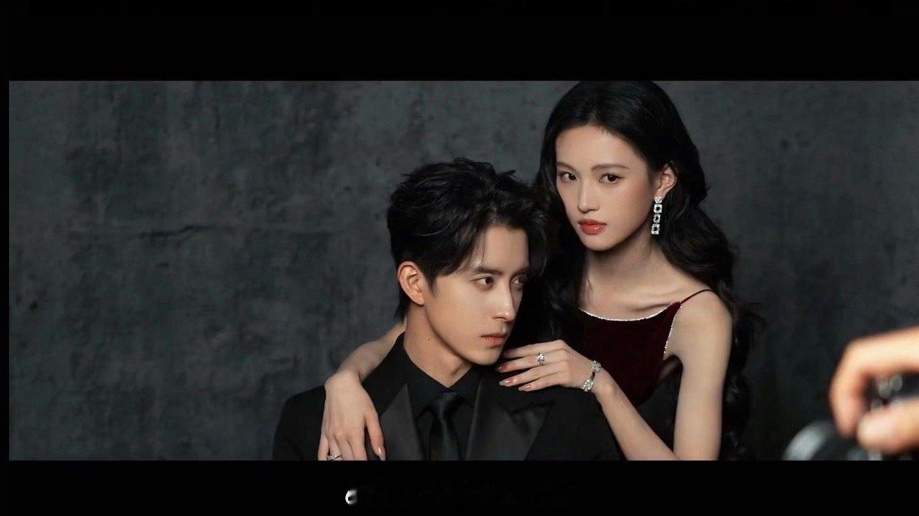 敖瑞鹏沈羽洁捧脸吻路透 没想到啊，电视剧《不二之臣》这么快就有吻戏了，看到敖瑞鹏