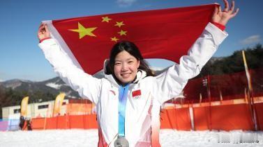 韩林杉获得冬青奥会自由式滑雪女子坡面障碍技巧银牌
2024年江原道冬青奥会自由式