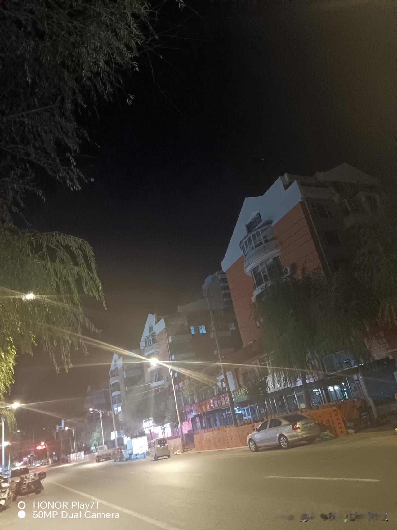 分享一张你最近随手拍的天空