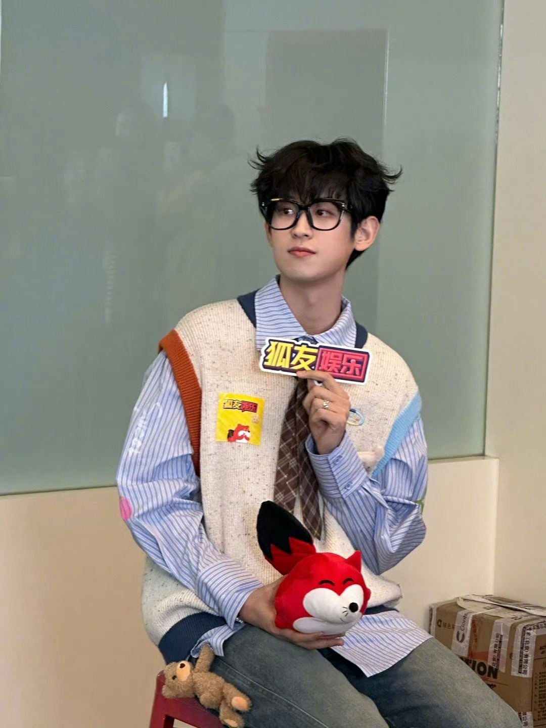 谁家艺人真带着扫把扫楼啊 哈哈哈哈哈哈谁家艺人真带着扫把扫楼啊，一些字面意义上的