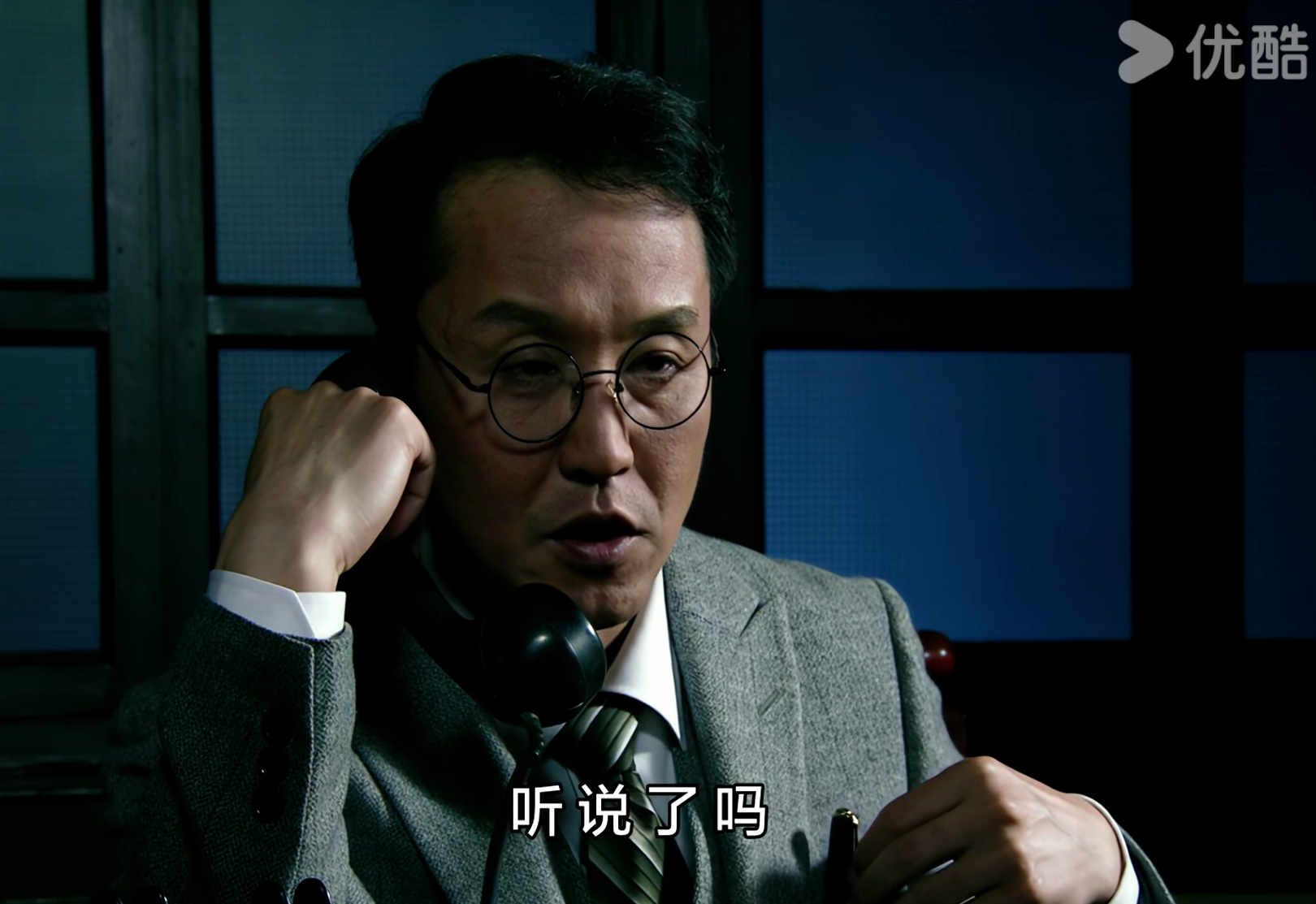 打听八卦的时候不要直接问，要说： 