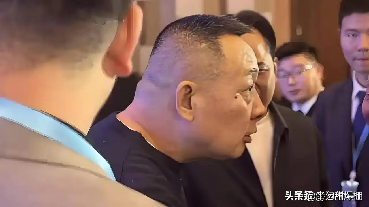 于东来这下傻眼了！
本来说今年要把销售额控制在200亿以内，
谁成想11月还没过