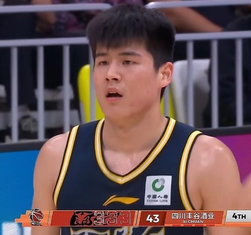 不知道广东队的陈家政听到赛后杜锋的话会不会心寒？赛后新闻发布会上记者问杜锋，能否