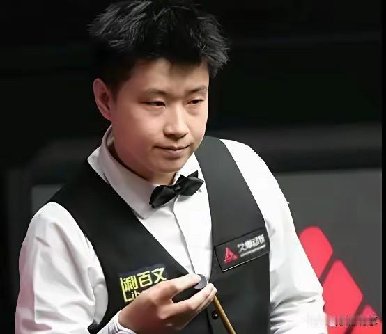 赵心童4：2威尔斯，晋级32强。
前三局，赵心童打威尔斯个3：0。
三局比分：