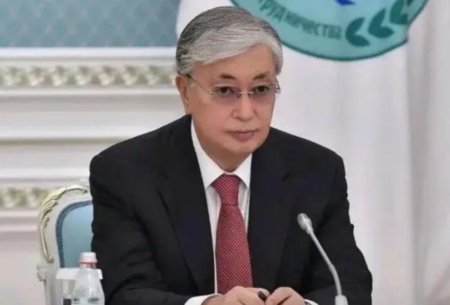 近日，哈萨克斯坦总统托卡耶夫签署宪法修正案，正式将成吉思汗长子术赤定义为国家缔造