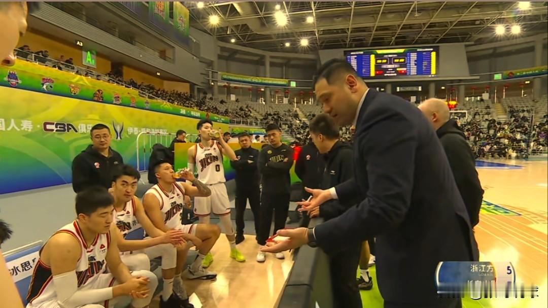 CBA俱乐部杯丨吉林领先广厦，钟诚竞然上全华班了，只能说真不想赢，这是今年看到的