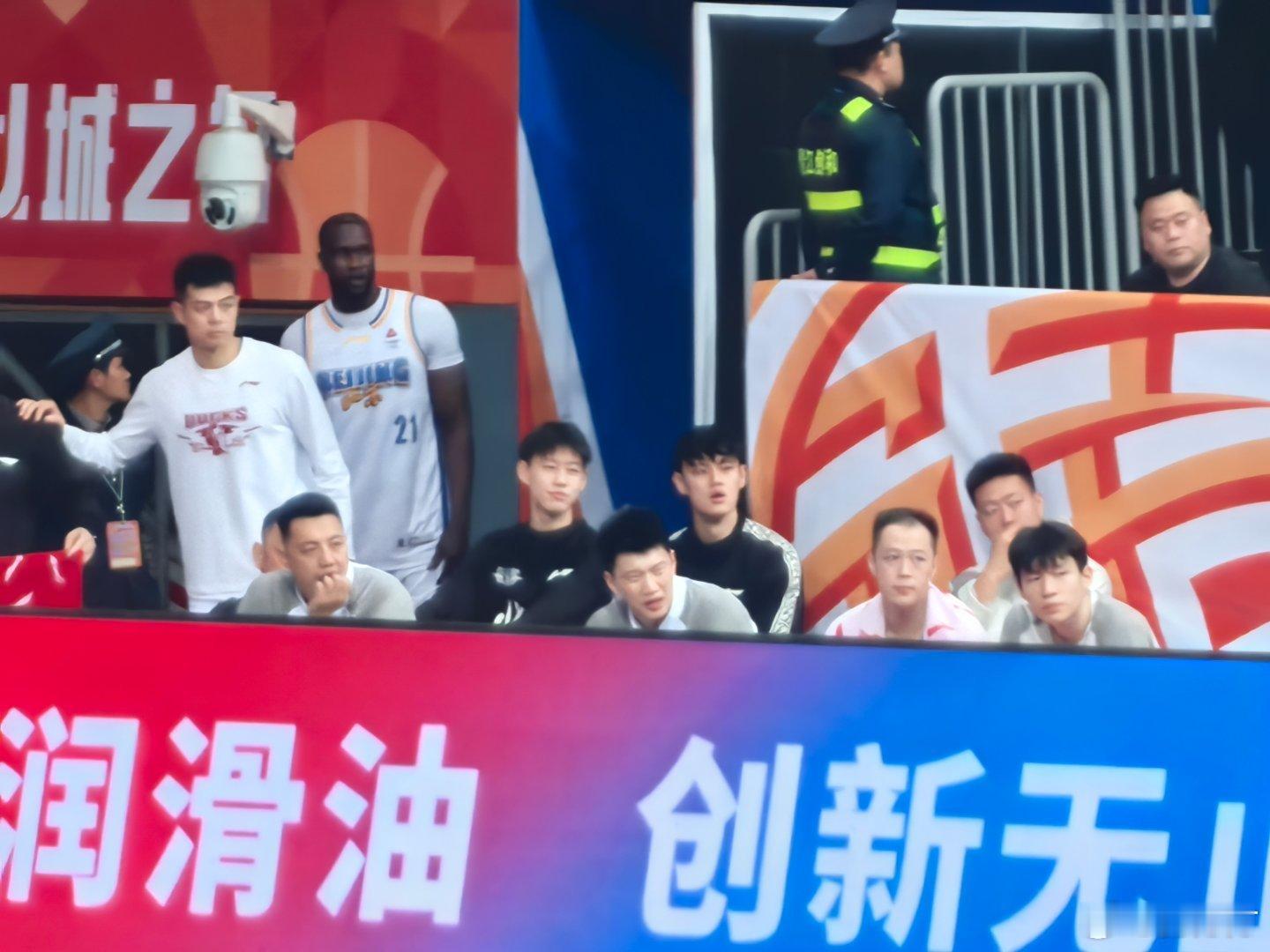 北京首钢 昨天坐了8个小时飞机，晚上又赶上地震，还是有些慢热。福建男篮vs北京男