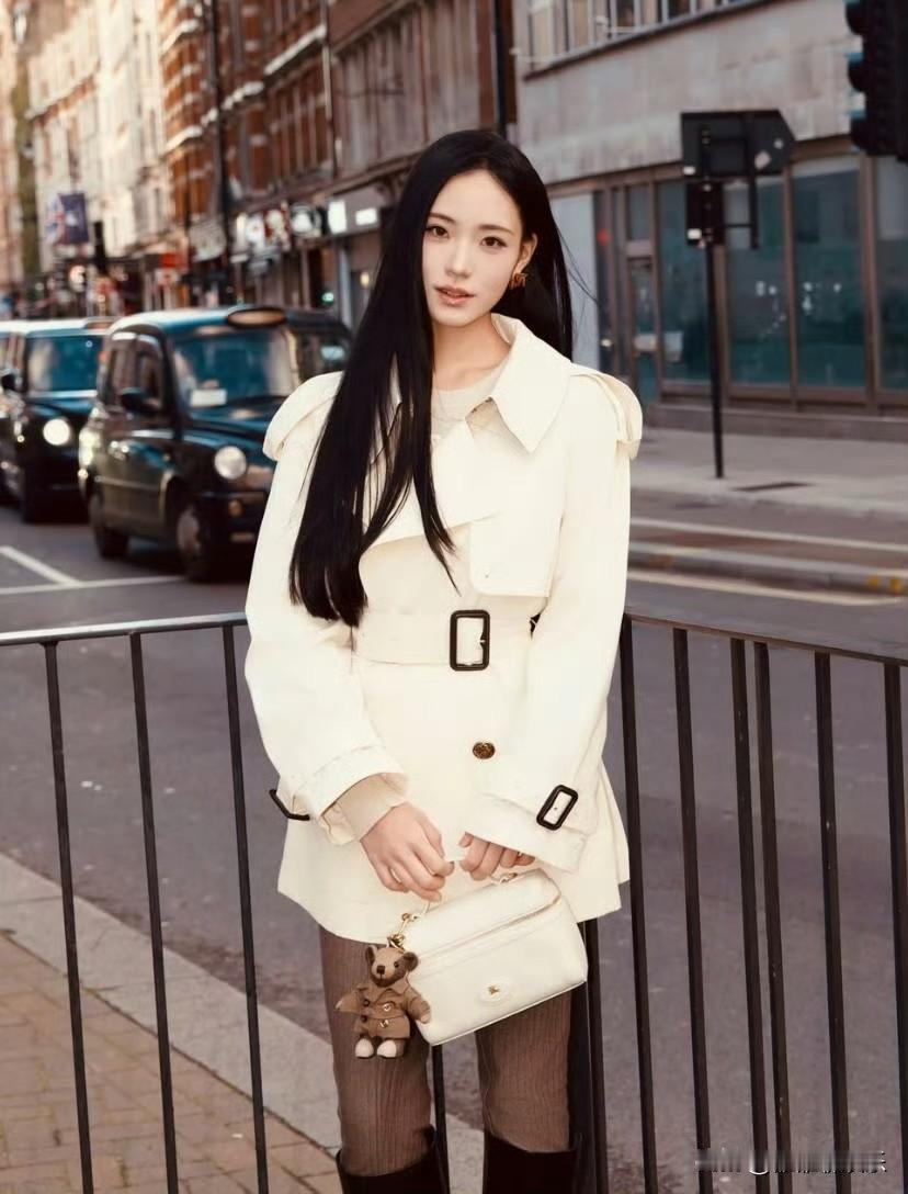 小S二女儿，高调上热搜：我每天都会学习6小时以上。

近日，小S二女儿许韶恩发布