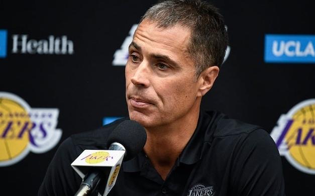 湖人球迷应该排队向佩林卡道歉了！
从去年休赛期开始，就一直吐槽佩林卡的引援如隔靴