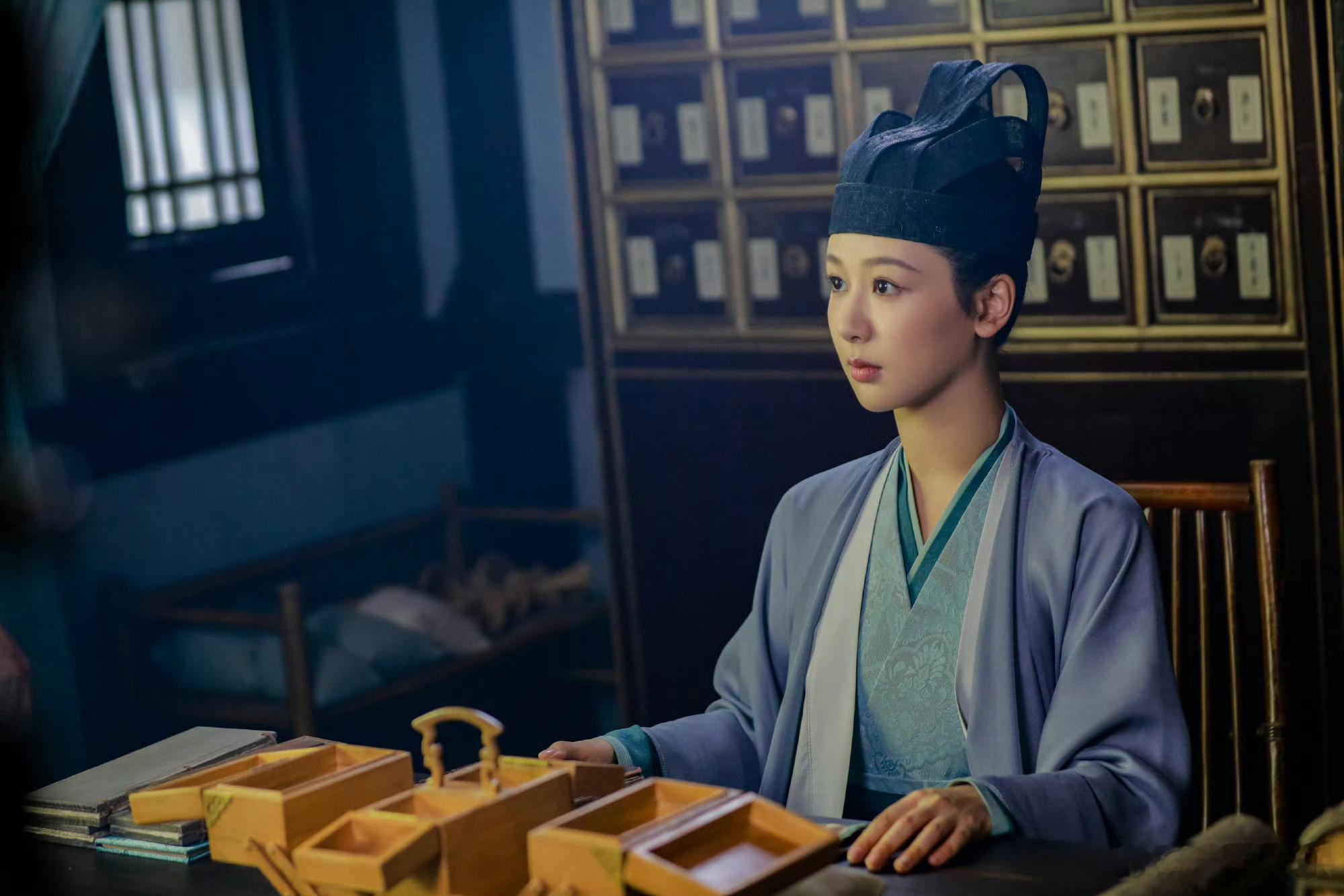 #杨紫翩翩公子# 杨紫工作室出图啦，是翩翩公子也是窈窕佳人好美啊 ​​​