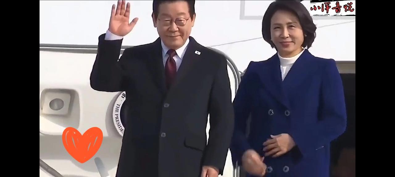 李在明是非常厉害的人物，为了国家的发展，能屈能伸！
手段也特别的高明，他明白什么