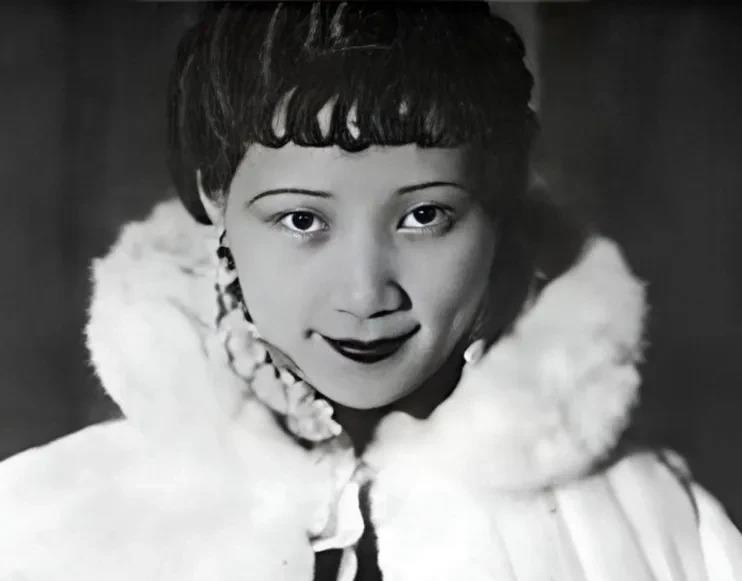 李广和被戴笠亲批死刑，妻子刘秋芳去找毛人凤，谈了一整夜。第二天，死刑改判无期。戴