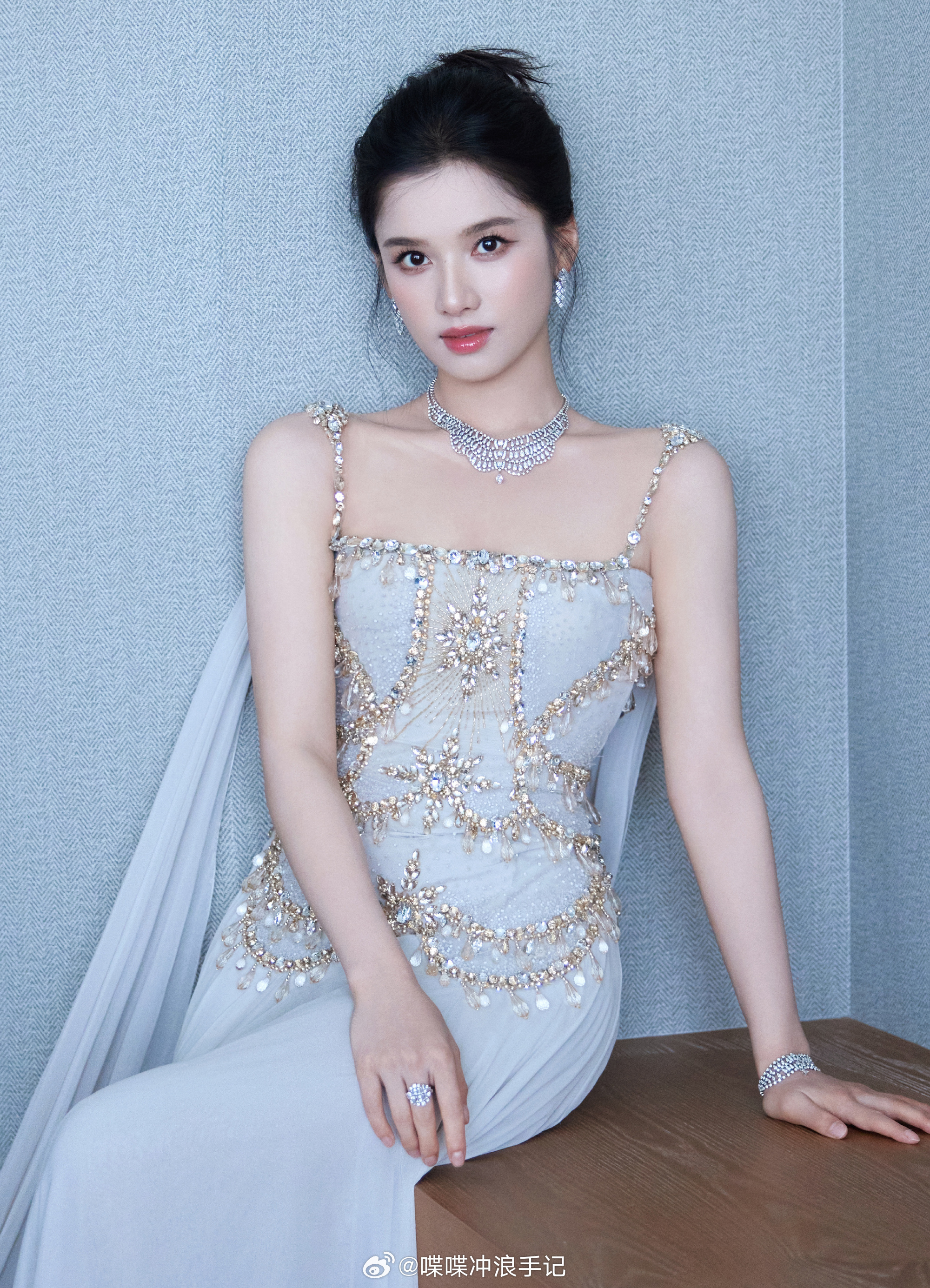杨紫关晓彤张婧仪出图杨紫关晓彤张婧仪白玉兰造型 杨紫关晓彤张婧仪白玉兰造型 