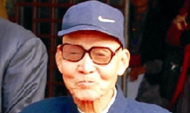 1979年，姚连蔚被免职，此后他回到了西安昆仑机械厂，重新当了一名普通工人。不久