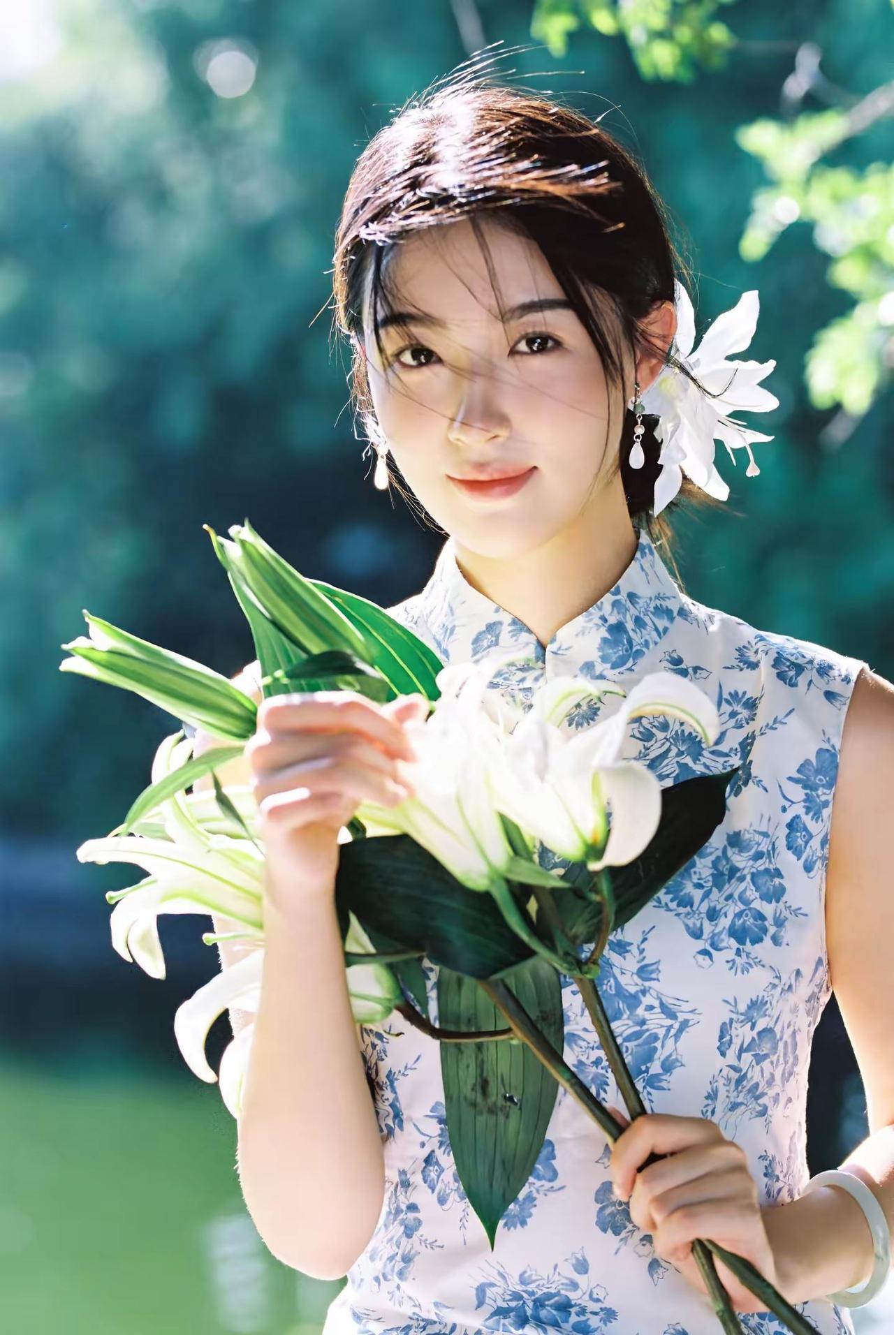 拈来一缕春风，春风也沉醉。胶片 温婉新中式 旗袍 东方美学