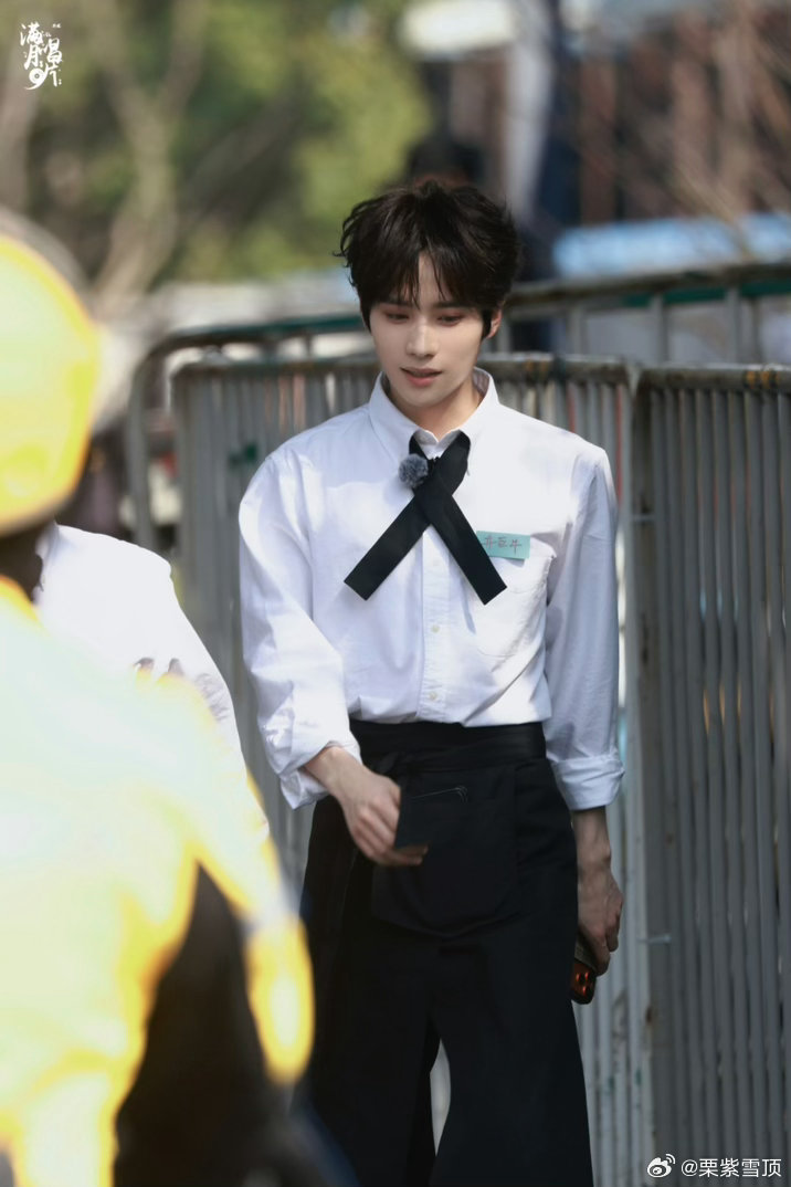 井胧说美男计该用就用井胧你是会利用资源的！！在风华合伙人中直言说美男计该用就用起