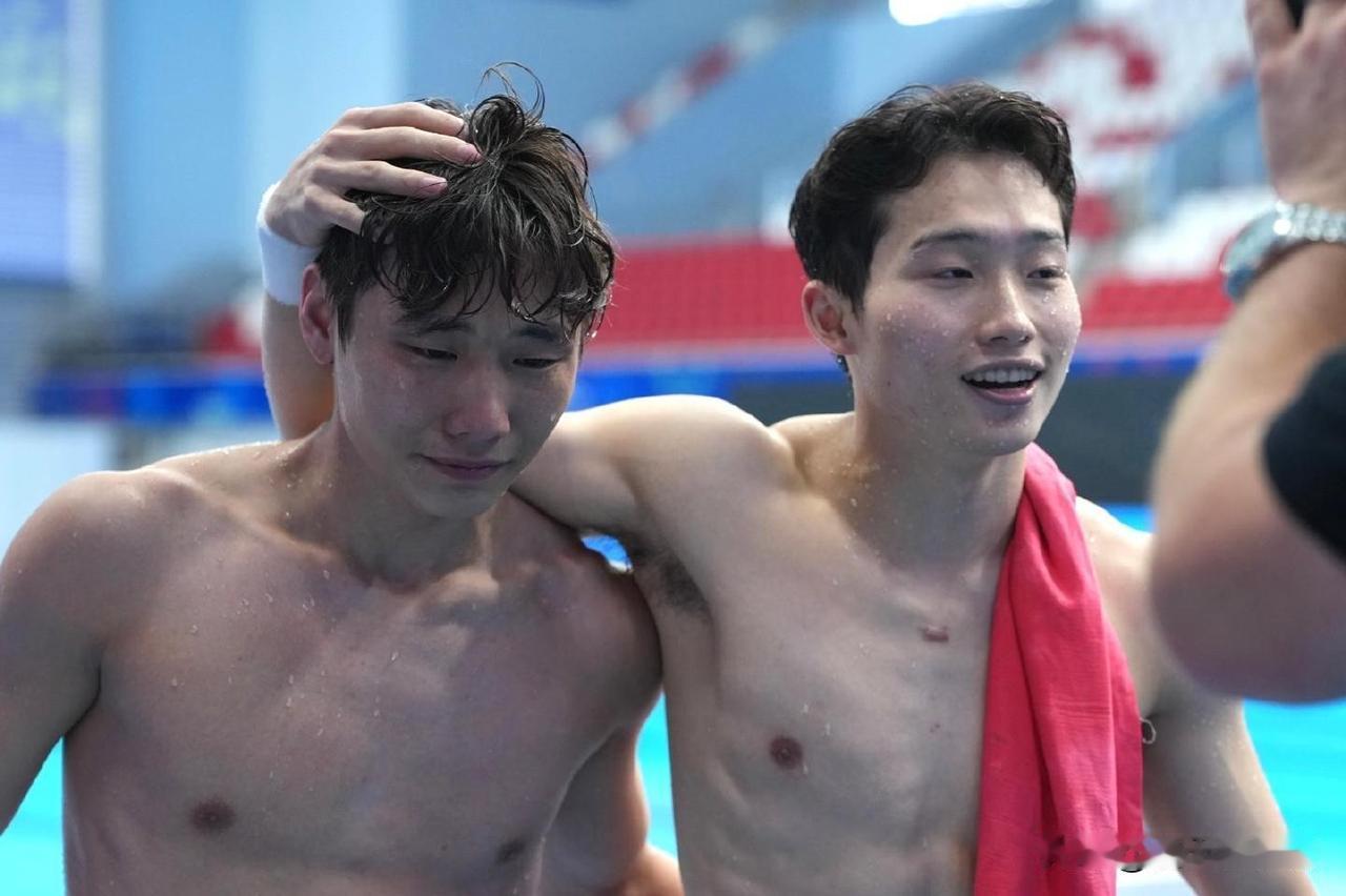 郑九源哭了[流泪][流泪]王宗源/郑九源以 467.31分摘得男子双人3米板冠军