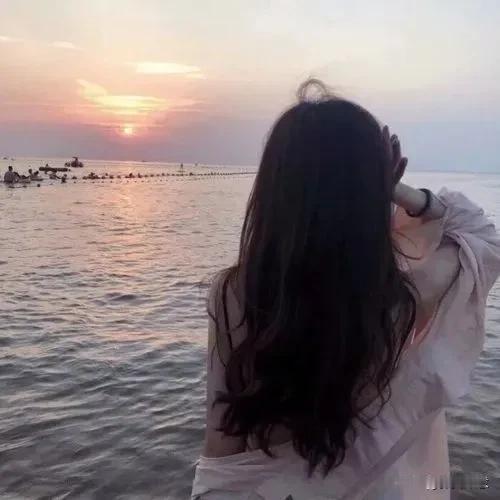 国际生存走向模式:
美国:    是野狗，想咬谁就咬谁
日本:    是哈巴狗 